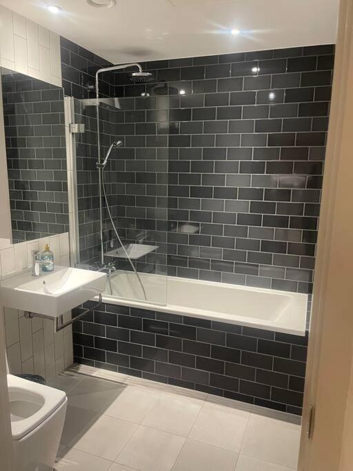 Stunning 2 Bedroom Appartamento