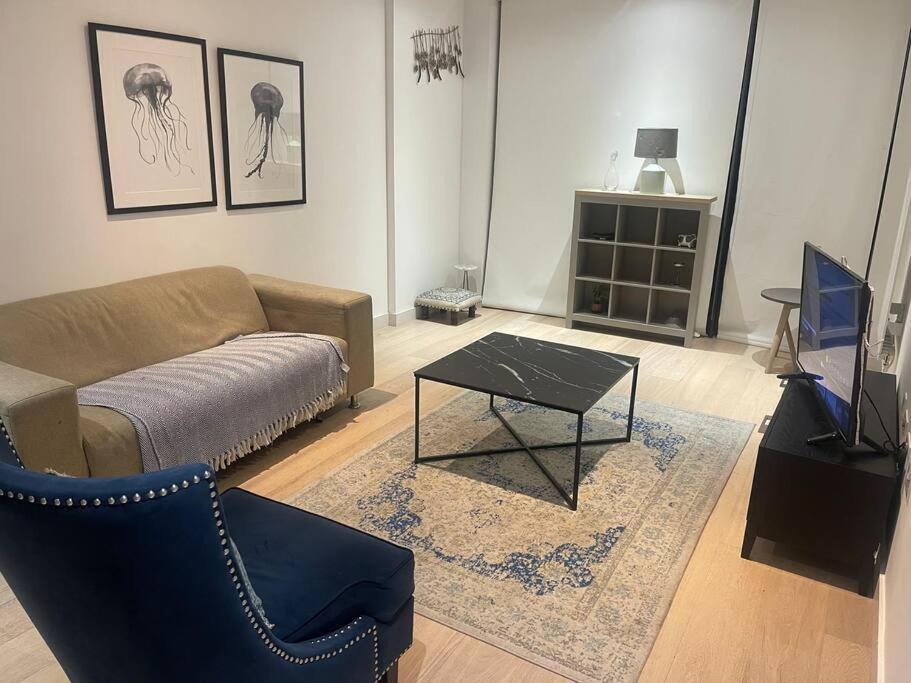 Stunning 2 Bedroom *